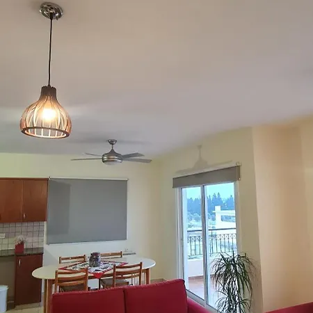 Parlena Latsia דירה Laxia