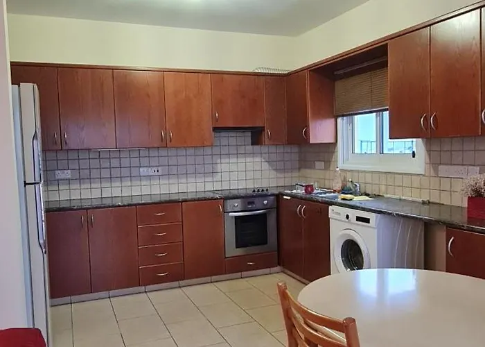 アパート Parlena Latsia *