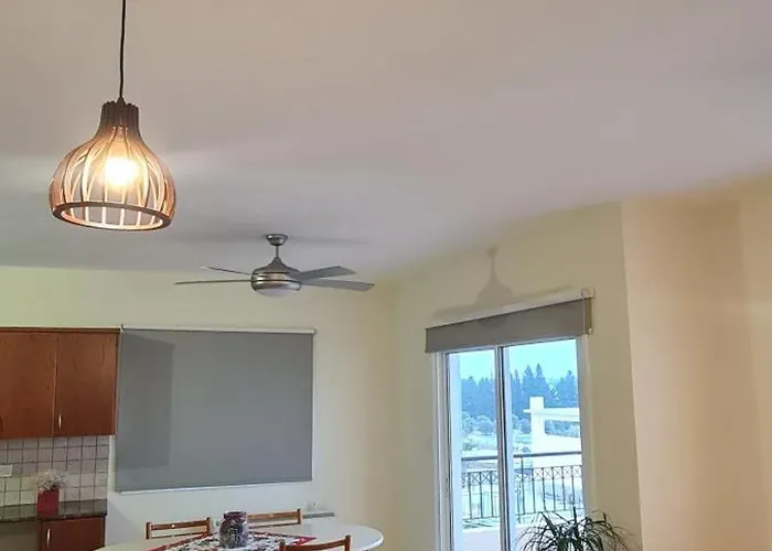 Parlena Latsia アパート Laxia